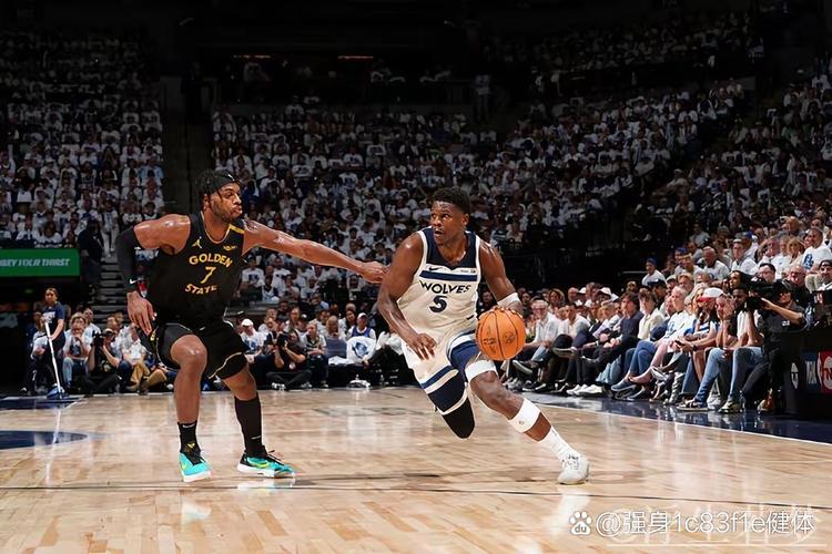 库里谈斯潘塞：他能掌控组织，我首节刻意多打无球